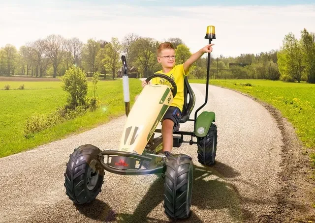 20_Montage_Piet_Krone-727bf42c-640w