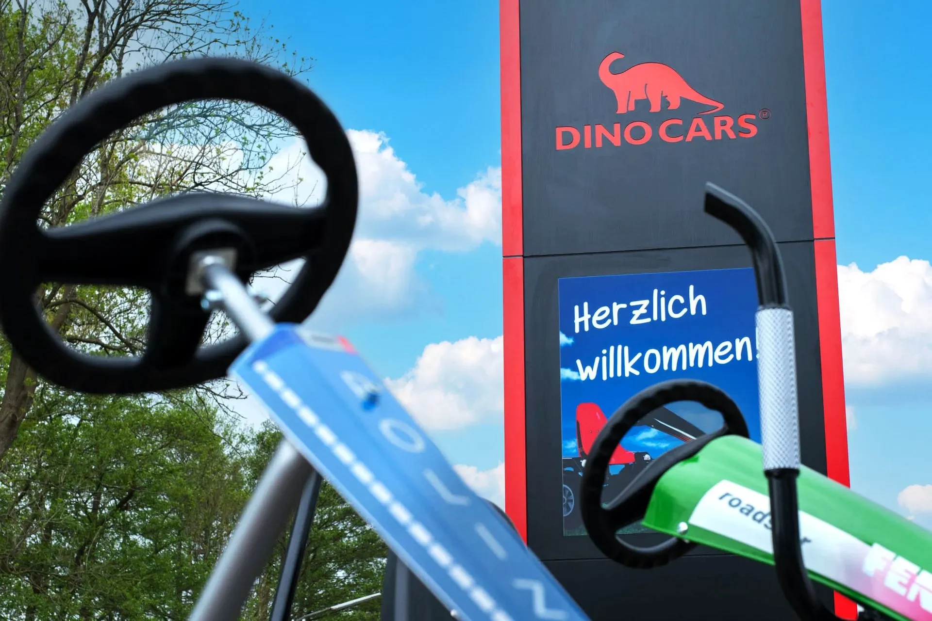 Dinocars_Evers_GoKarts-Trampoline_Pylon-Aussen-1920w